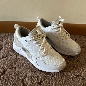Heelys-{Size Youth 4}- White sneakers